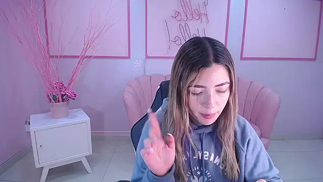 Snapshot of channel_blonde_a chatting on 01/23/25, 04:37 channel blonde a online show from 01/23/25, 04:37