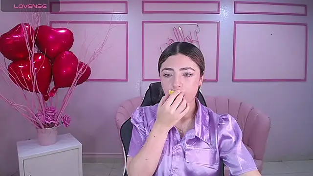 Snapshot of channel_blonde_a chatting on 02/21/25, 04:37 channel blonde a online show from 02/21/25, 04:37