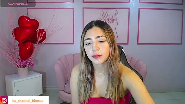 Snapshot of channel_blonde_a chatting on 02/27/25, 04:32 channel blonde a online show from 02/27/25, 04:32