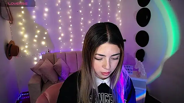 Snapshot of channel_blonde_a chatting on 03/07/25, 09:48 channel blonde a online show from 03/07/25, 09:48