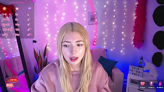 Snapshot of channel_blonde_a chatting on 03/19/25, 07:49 channel blonde a online show from 03/19/25, 07:49