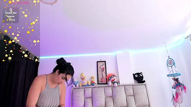 brianaGuzman online show from 11/18/25, 06:23