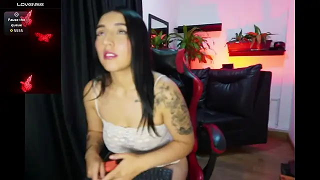 Snapshot of amy_fox2 chatting on 11/18/25, 02:54 amy fox2 online show from 11/18/25, 02:54