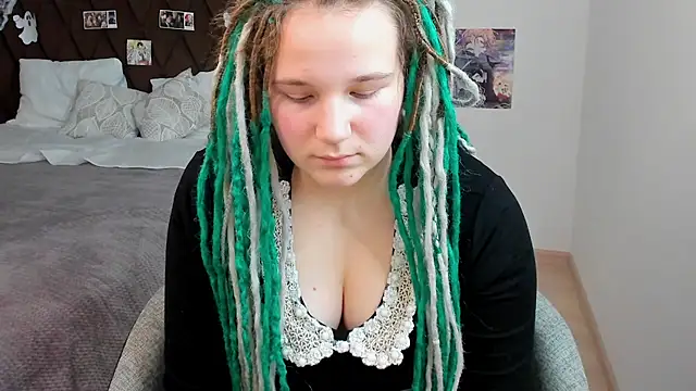 GloriaHylivi online show from 12/19/24, 06:45