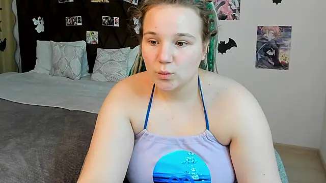 GloriaHylivi online show from 12/22/24, 07:44