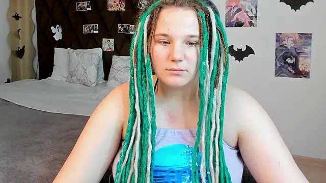 GloriaHylivi online show from 12/22/24, 11:00