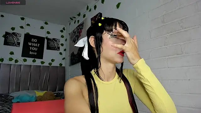 Snapshot of katt__black__ chatting on 04/24/26, 08:00 katt black online show from 04/24/26, 08:00