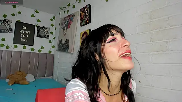 Snapshot of katt__black__ chatting on 04/28/26, 07:19 katt black online show from 04/28/26, 07:19