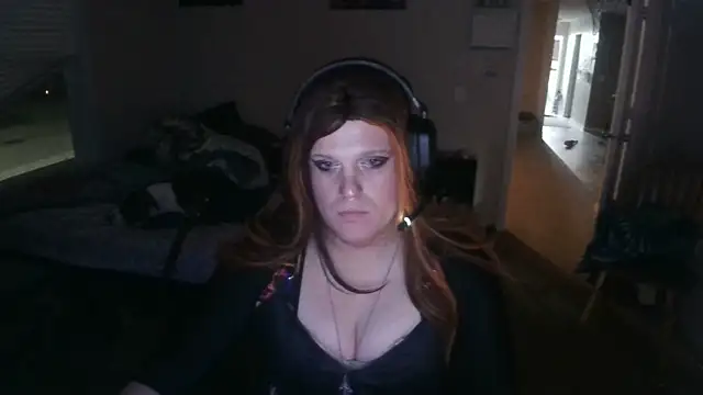 Snapshot of EmberLee chatting on 03/15/25, 03:40 EmberLee online show from 03/15/25, 03:40