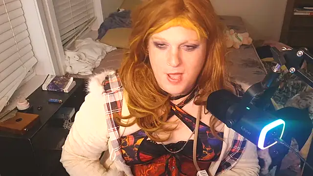 Snapshot of EmberLee chatting on 10/04/25, 07:06 EmberLee online show from 10/04/25, 07:06