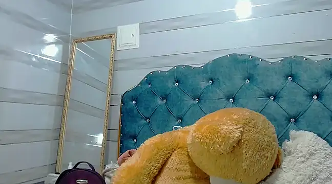 lily jamesx online show from 01/31/25, 05:32