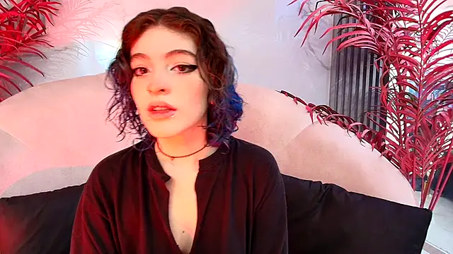 EvaHalsey online show from 10/24/25, 07:32