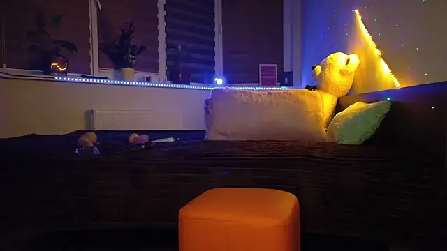 Denny Brenda online show from 02/03/25, 05:18