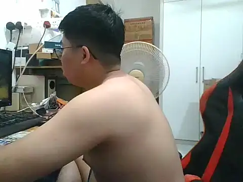 Snapshot of shyboymasturbation chatting on 01/14/25, 01:28 shyboymasturbation online show from 01/14/25, 01:28