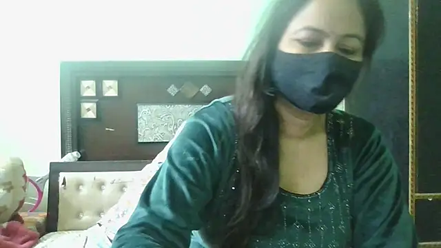 Snapshot of couplesuni chatting on 12/02/24, 03:47 couplesuni online show from 12/02/24, 03:47