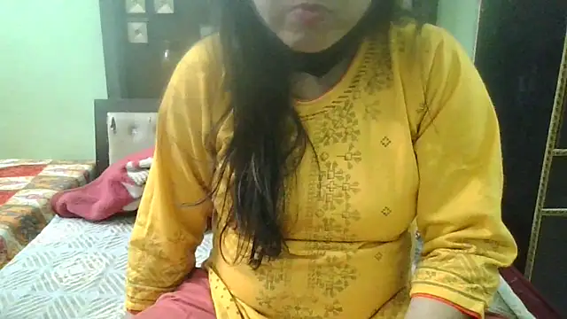 Snapshot of couplesuni chatting on 12/03/24, 04:03 couplesuni online show from 12/03/24, 04:03