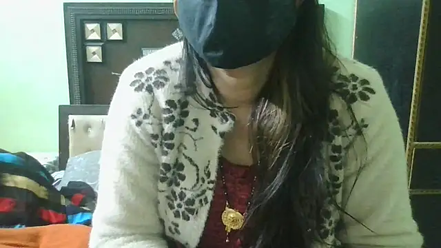 Snapshot of couplesuni chatting on 12/23/24, 10:42 couplesuni online show from 12/23/24, 10:42