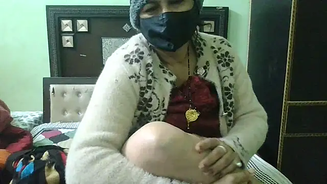 Snapshot of couplesuni chatting on 12/24/24, 07:06 couplesuni online show from 12/24/24, 07:06