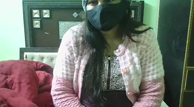 Snapshot of couplesuni chatting on 12/29/24, 07:00 couplesuni online show from 12/29/24, 07:00