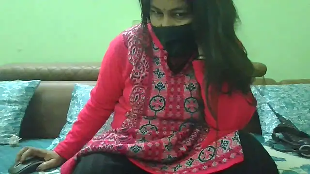 Snapshot of couplesuni chatting on 01/03/25, 10:52 couplesuni online show from 01/03/25, 10:52