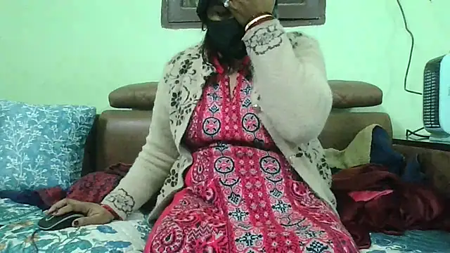 Snapshot of couplesuni chatting on 01/04/25, 10:38 couplesuni online show from 01/04/25, 10:38