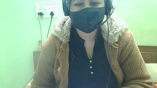 Snapshot of couplesuni chatting on 01/16/25, 07:28 couplesuni online show from 01/16/25, 07:28