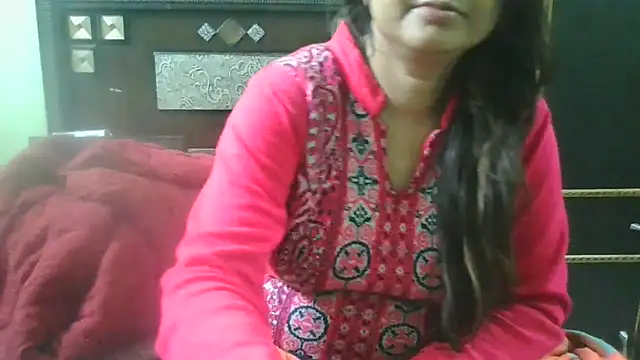 Snapshot of couplesuni chatting on 01/30/25, 11:01 couplesuni online show from 01/30/25, 11:01