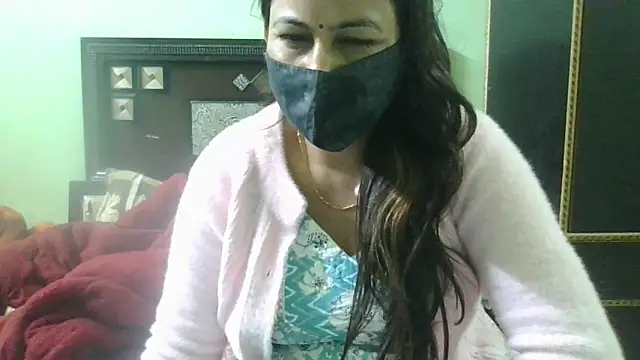 Snapshot of couplesuni chatting on 02/01/25, 11:10 couplesuni online show from 02/01/25, 11:10