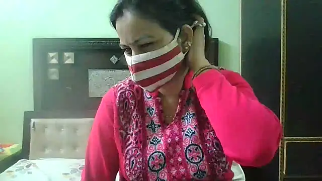 Snapshot of couplesuni chatting on 02/13/25, 05:48 couplesuni online show from 02/13/25, 05:48