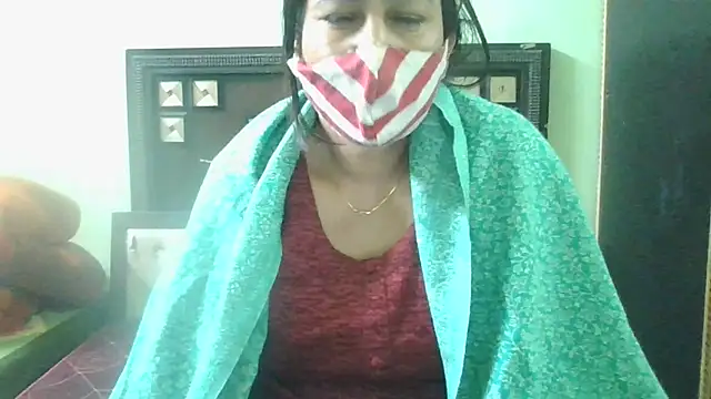 Snapshot of couplesuni chatting on 02/14/25, 11:31 couplesuni online show from 02/14/25, 11:31