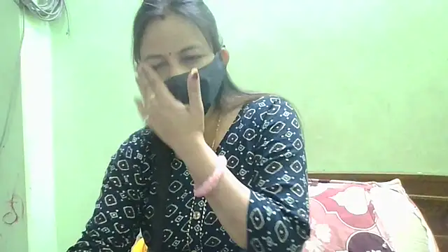 Snapshot of couplesuni chatting on 03/09/25, 12:31 couplesuni online show from 03/09/25, 12:31