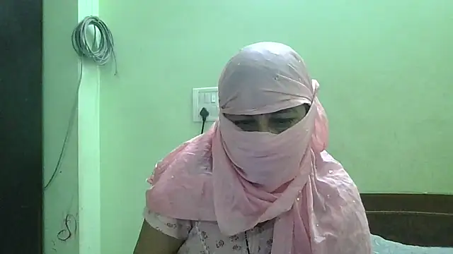 Snapshot of couplesuni chatting on 03/19/25, 11:17 couplesuni online show from 03/19/25, 11:17