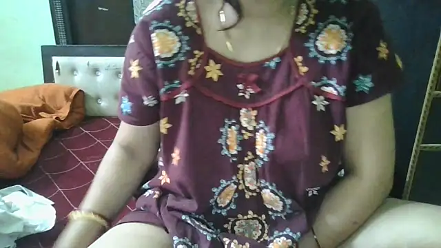 Snapshot of couplesuni chatting on 10/04/25, 09:18 couplesuni online show from 10/04/25, 09:18