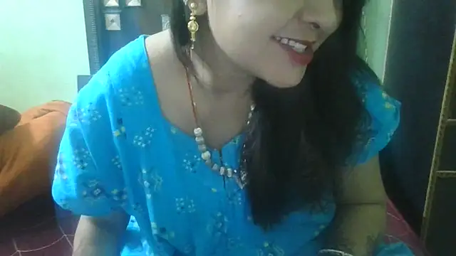 Snapshot of couplesuni chatting on 10/13/25, 10:48 couplesuni online show from 10/13/25, 10:48