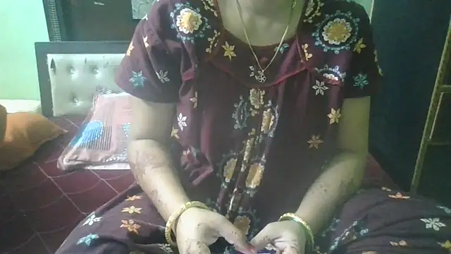 Snapshot of couplesuni chatting on 10/15/25, 03:39 couplesuni online show from 10/15/25, 03:39