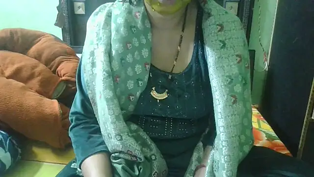 Snapshot of couplesuni chatting on 11/14/25, 04:44 couplesuni online show from 11/14/25, 04:44