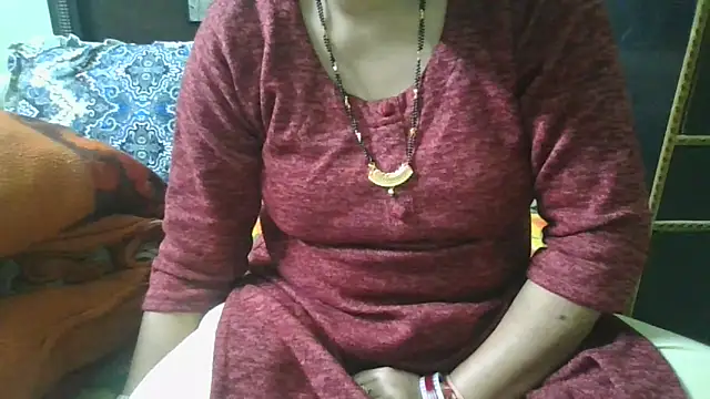 Snapshot of couplesuni chatting on 11/23/25, 06:46 couplesuni online show from 11/23/25, 06:46