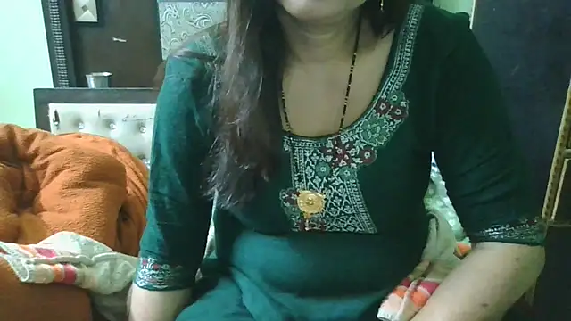 Snapshot of couplesuni chatting on 11/29/25, 11:13 couplesuni online show from 11/29/25, 11:13