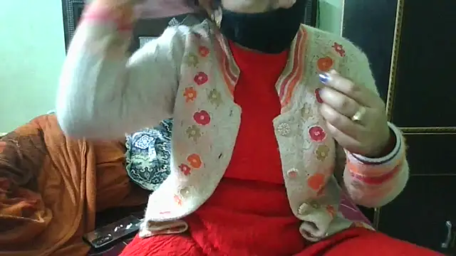 Snapshot of couplesuni chatting on 12/16/25, 03:44 couplesuni online show from 12/16/25, 03:44