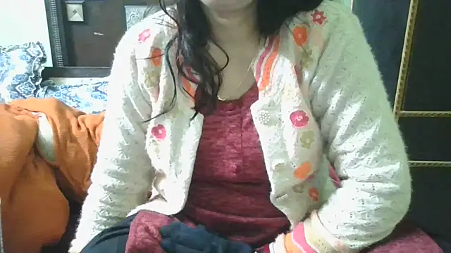 Snapshot of couplesuni chatting on 12/17/25, 04:29 couplesuni online show from 12/17/25, 04:29