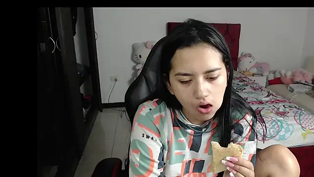 Snapshot of kayla_k18 chatting on 01/11/25, 07:59 kayla k18 online show from 01/11/25, 07:59