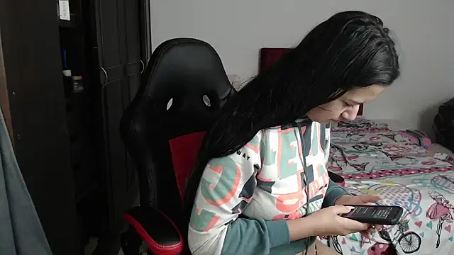 Snapshot of kayla_k18 chatting on 02/01/25, 08:47 kayla k18 online show from 02/01/25, 08:47