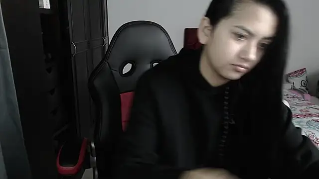 Snapshot of kayla_k18 chatting on 02/06/25, 10:53 kayla k18 online show from 02/06/25, 10:53