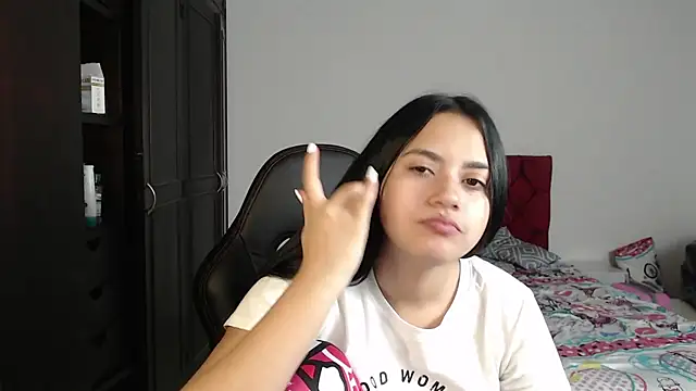 Snapshot of kayla_k18 chatting on 02/08/25, 09:25 kayla k18 online show from 02/08/25, 09:25