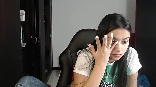 Snapshot of kayla_k18 chatting on 02/16/25, 09:59 kayla k18 online show from 02/16/25, 09:59