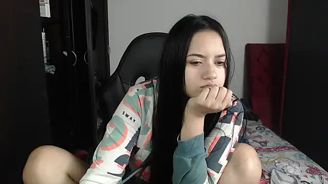 Snapshot of kayla_k18 chatting on 02/17/25, 10:47 kayla k18 online show from 02/17/25, 10:47