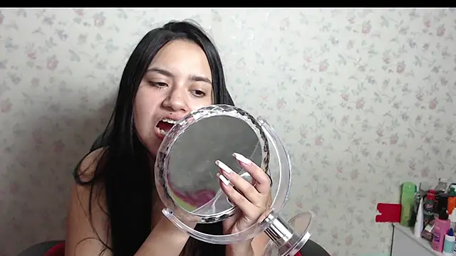 Snapshot of kayla_k18 chatting on 09/23/25, 07:00 kayla k18 online show from 09/23/25, 07:00