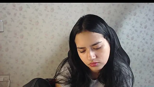 Snapshot of kayla_k18 chatting on 10/23/25, 01:05 kayla k18 online show from 10/23/25, 01:05