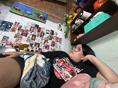 Snapshot of dafne19_ chatting on 06/11/26, 03:15 dafne19 online show from 06/11/26, 03:15