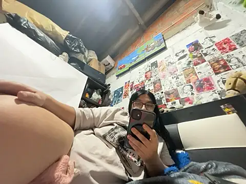 Snapshot of dafne19_ chatting on 06/29/26, 12:06 dafne19 online show from 06/29/26, 12:06